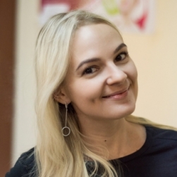 Анна Захарченко