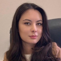 Лола Бакаева