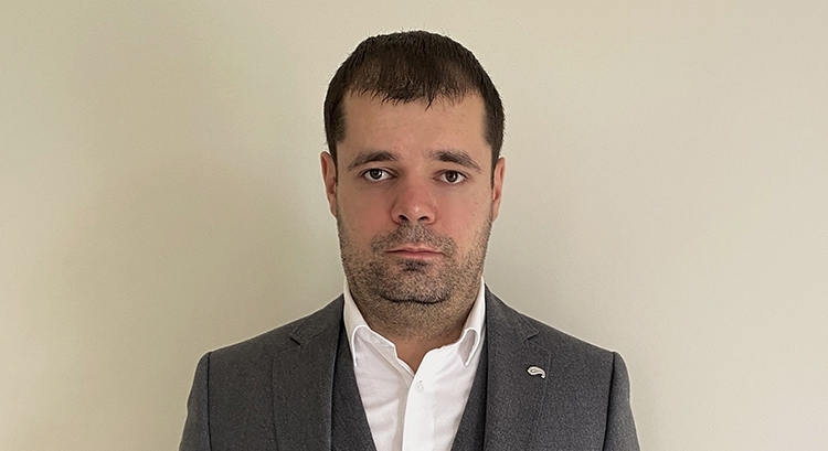 Отказаться от карьеры в БКС, «Сити» и «Альфа-Капитал», чтобы открыть свой бизнес в консалтинге