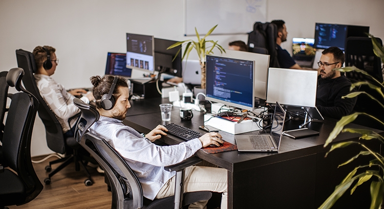 Как IT-компании бороться с кадровым голодом в 2025 году: 5 рабочих инструментов