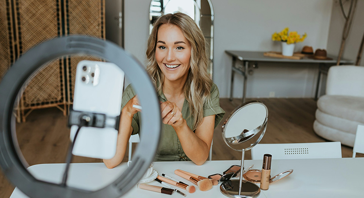 Бренд без лица: как стратегия экспертности и доказательной базы заменяет амбассадоров